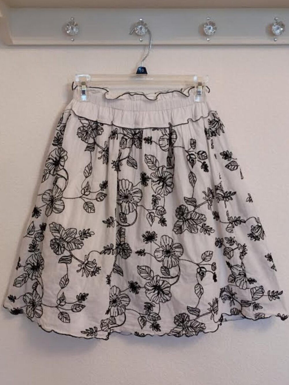 MAX STUDIO WOMEN'S SKIRT WHITE BLACK EMBROIDERY FLORAL ELASTIC WAIST BOHO SIZE M